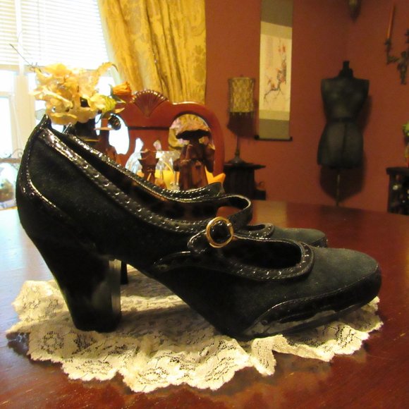 Clarks Shoes - Clarks Black Leather Suede Spectator Heels - 7.5M